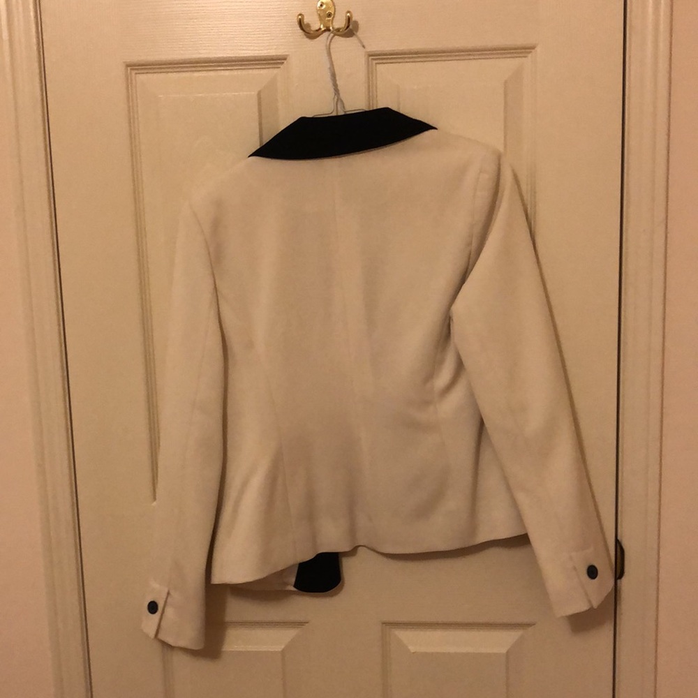White suit - Picture 4 of 5